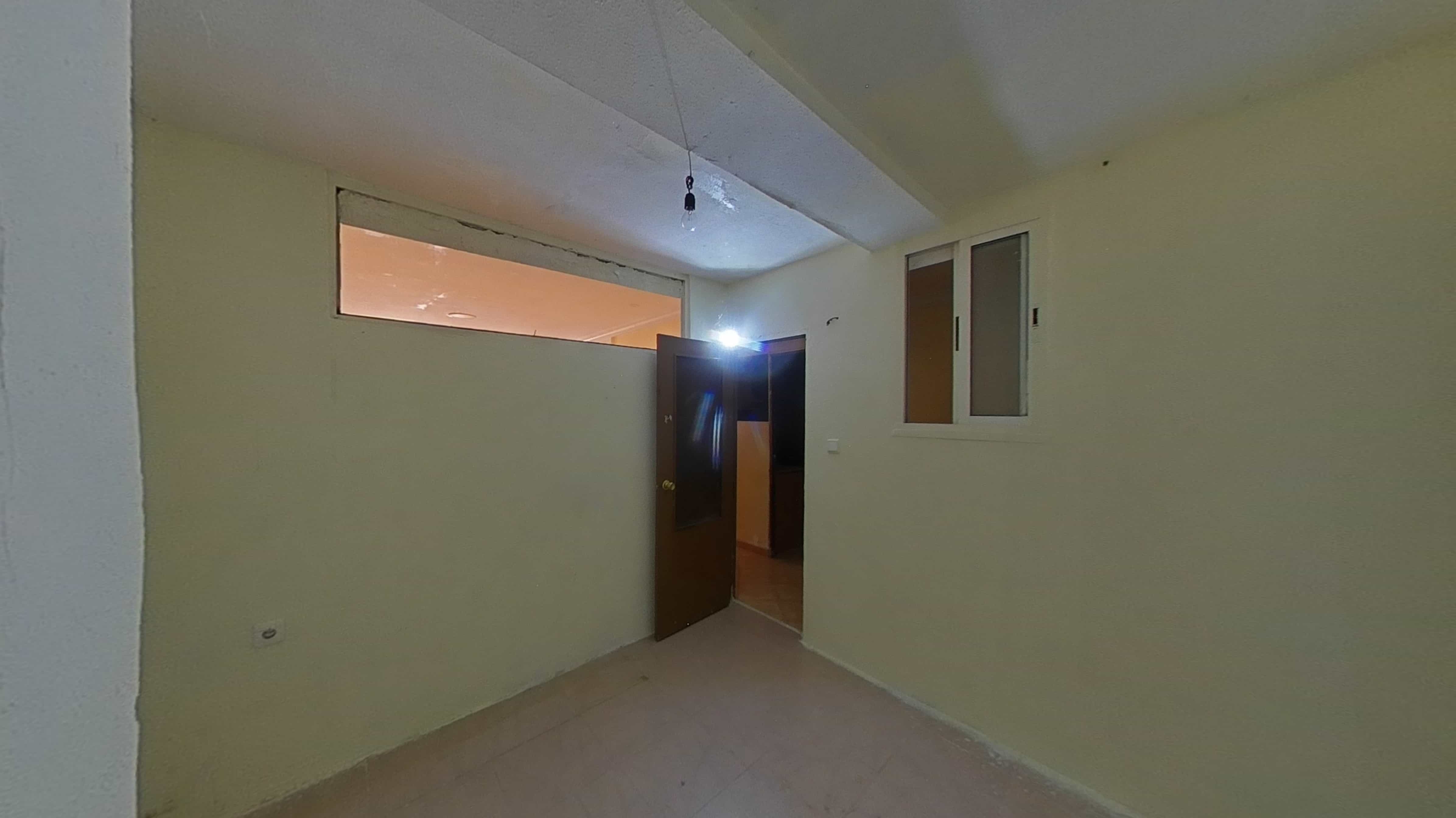 Commercial premises for sale in calle Lastre -18-20