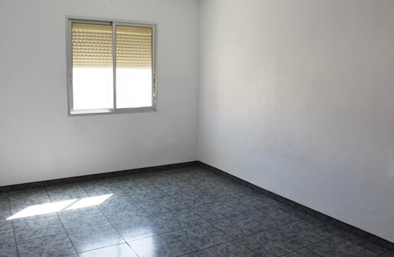 Piso de 72m² en calle Petalo, Almería