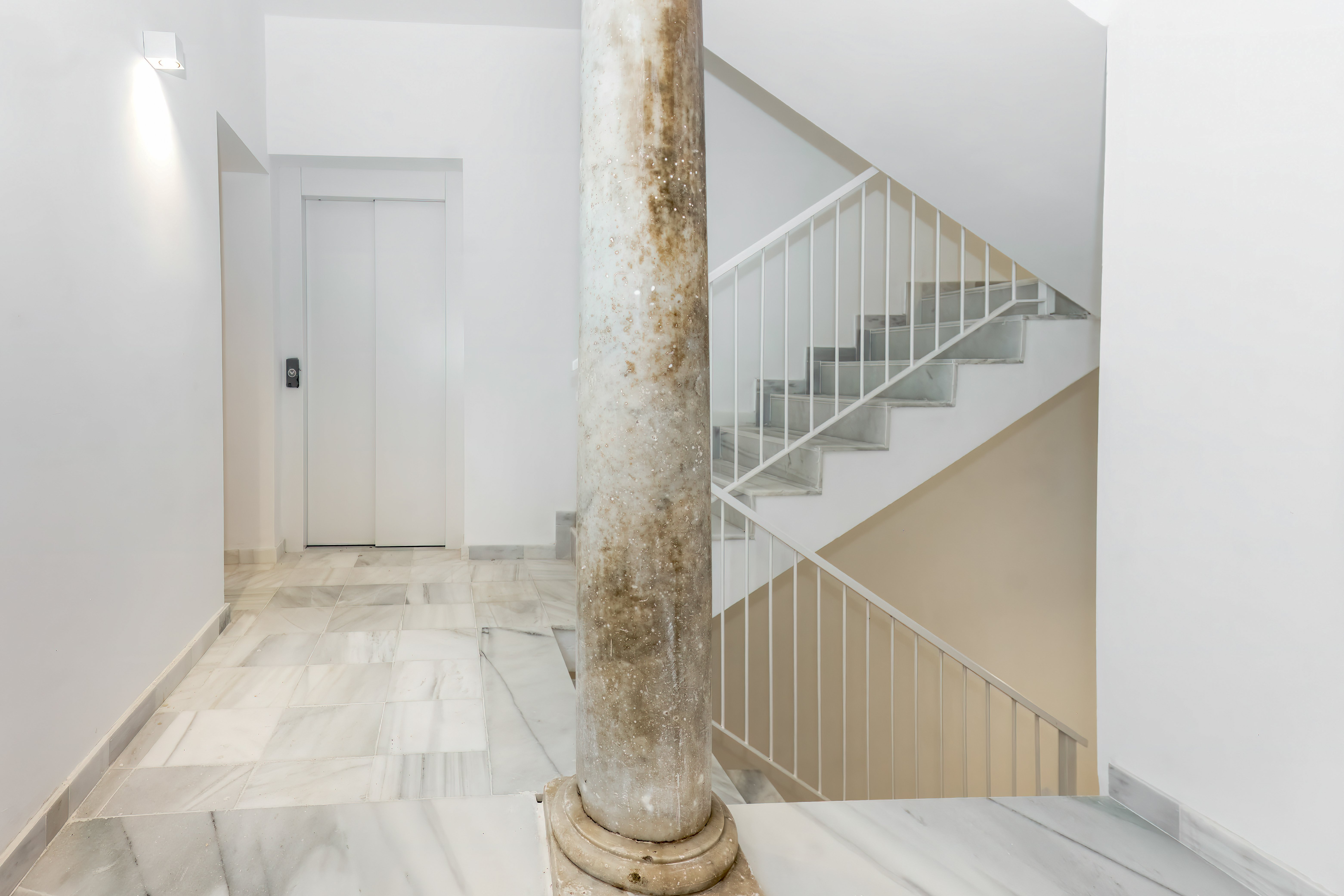 Flat for sale in calle Rafael de la Viesca