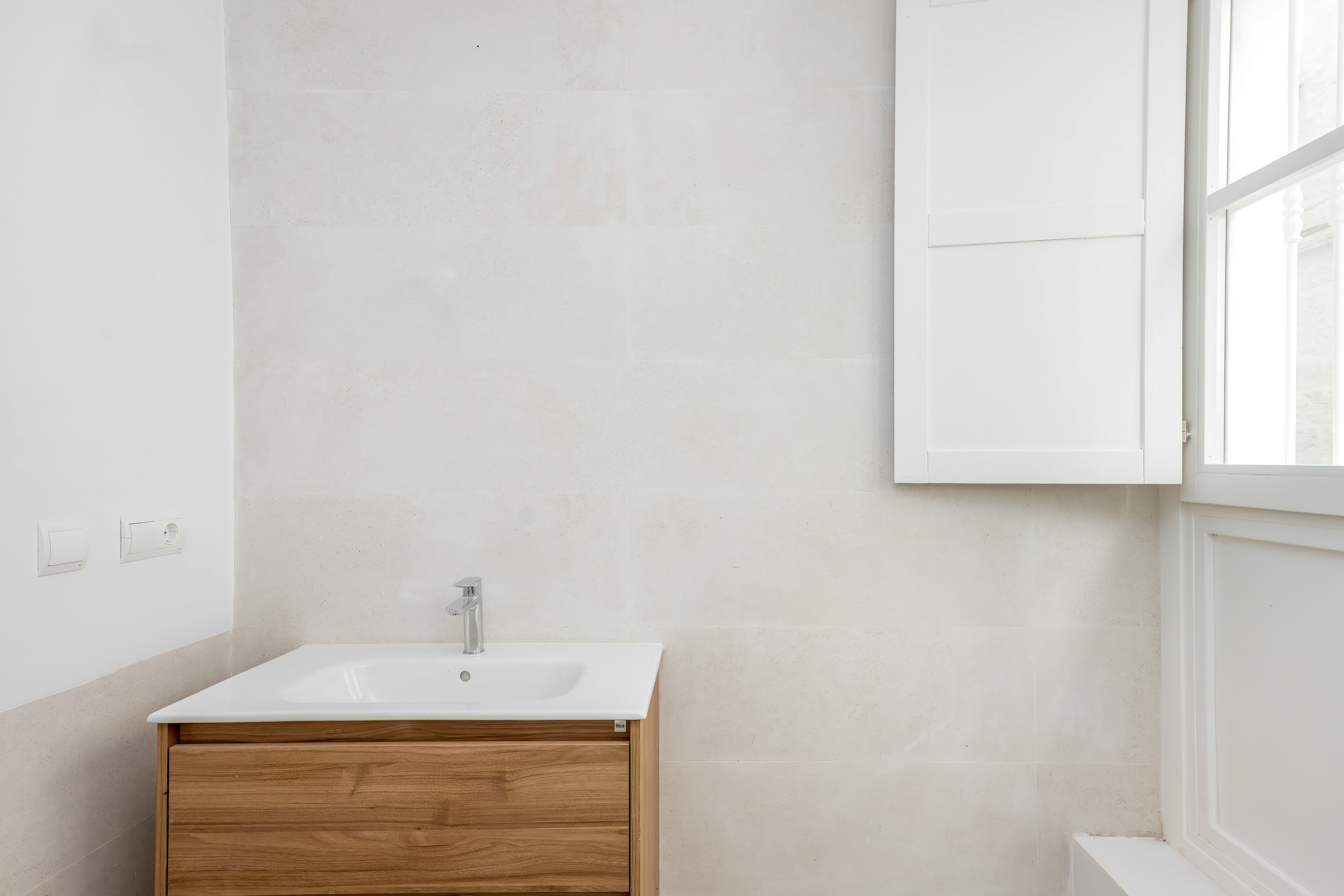 Flat for sale in calle Rafael de la Viesca