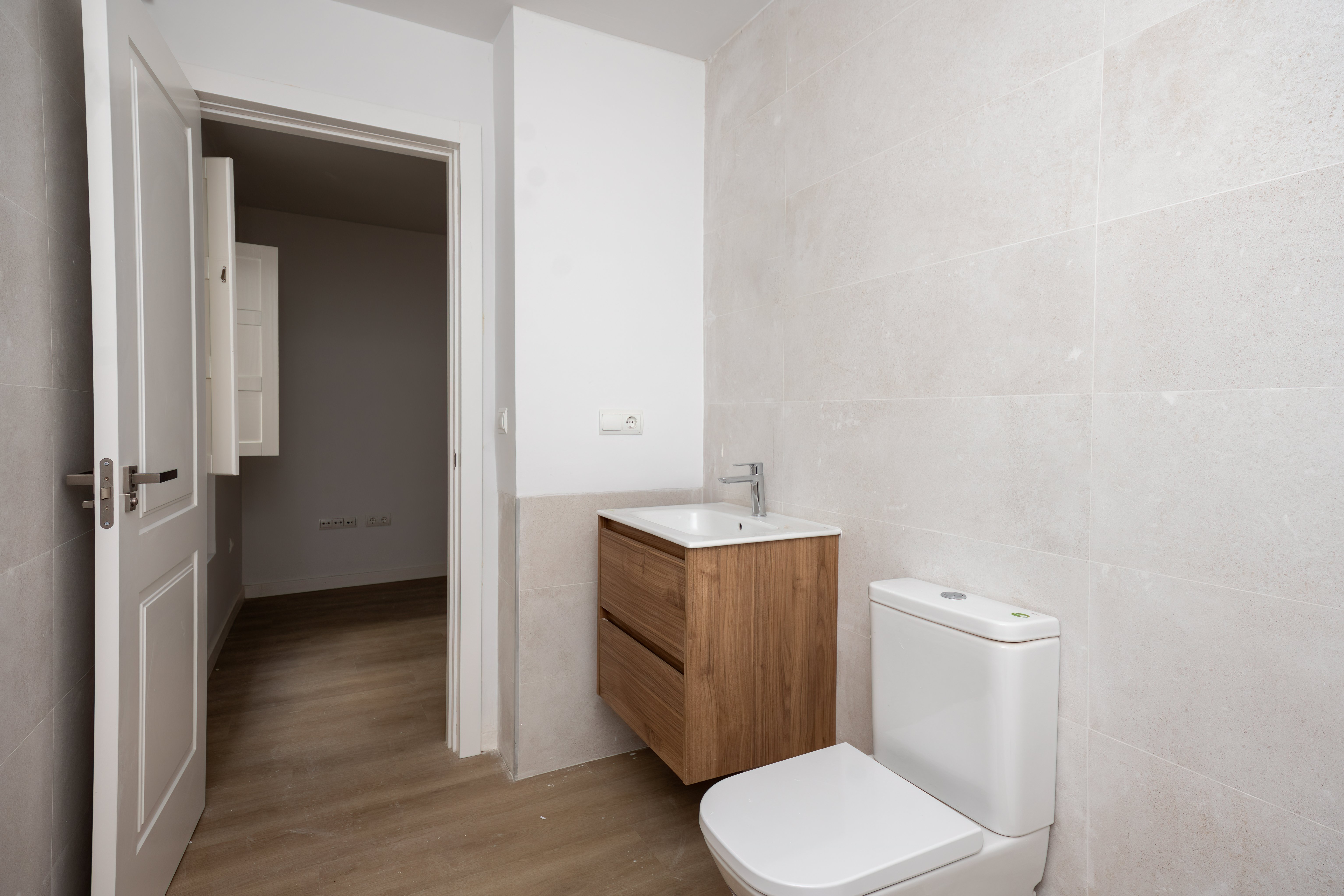 Flat for sale in calle Rafael de la Viesca