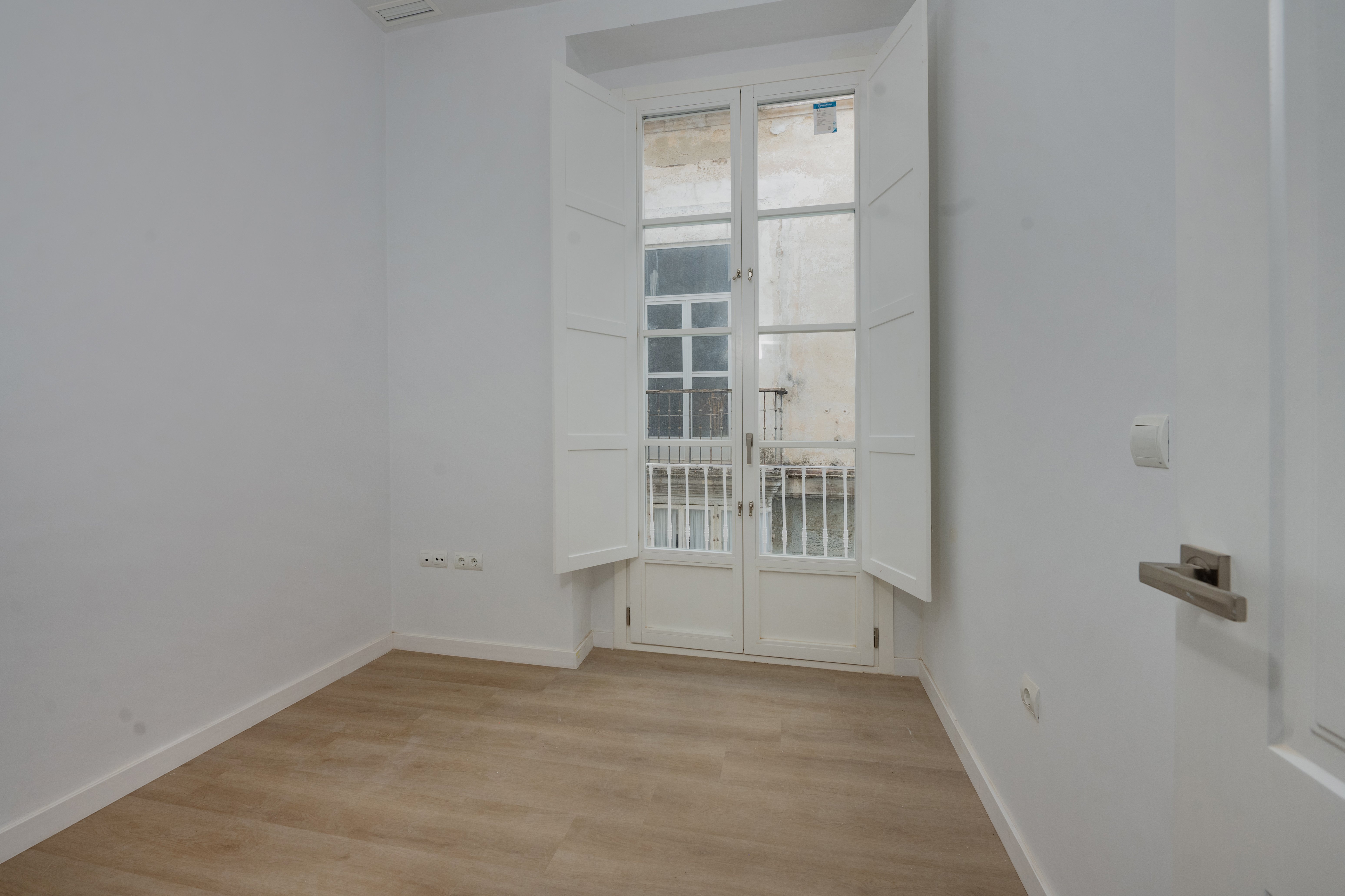 Flat for sale in calle Rafael de la Viesca