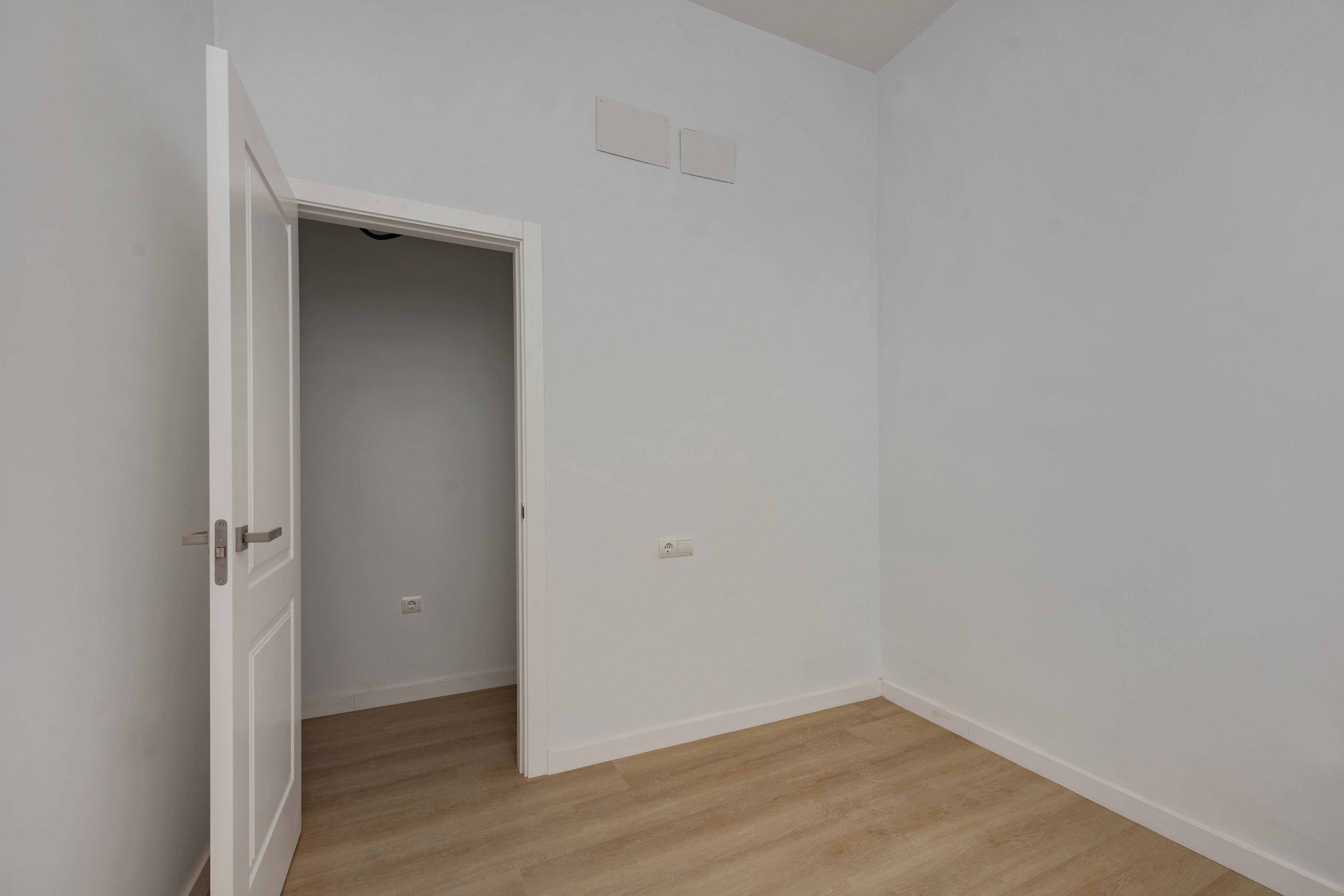 Flat for sale in calle Rafael de la Viesca