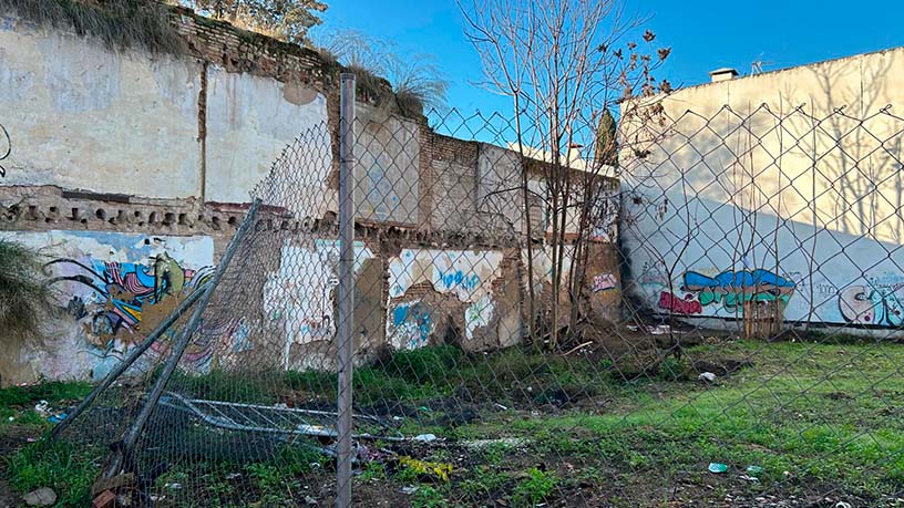 Terreno urbano en venta en calle Frias