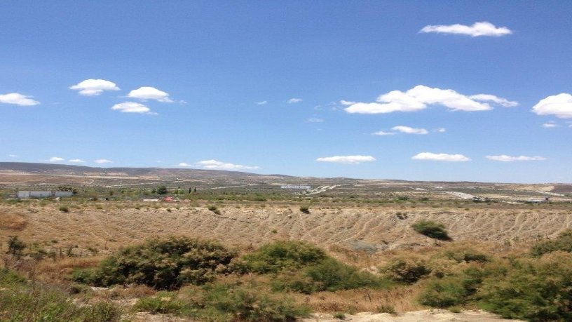 Terreno urbano en venta en avda De Frontilin 2