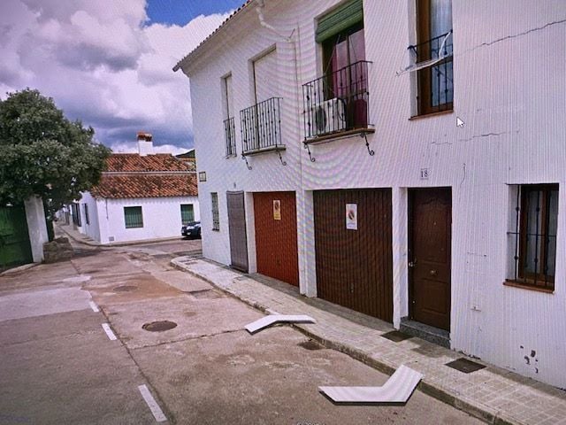 Chalet adosado en venta en calle Los Corralillos