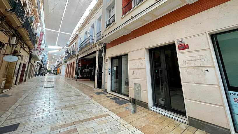 Local en venta en calle Arquitecto Perez Carasa