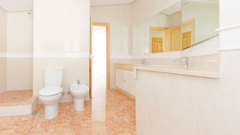 Casa en venta en calle Los Almendro, Urb Torrecilla y Estoril