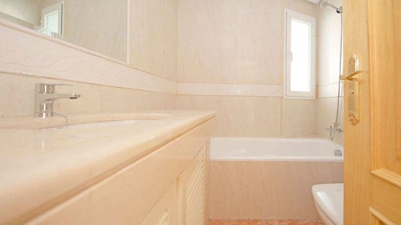 Casa en venta en calle Los Almendro, Urb Torrecilla y Estoril