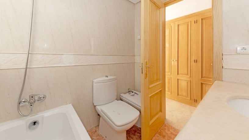 Casa en venta en calle Los Almendro, Urb Torrecilla y Estoril