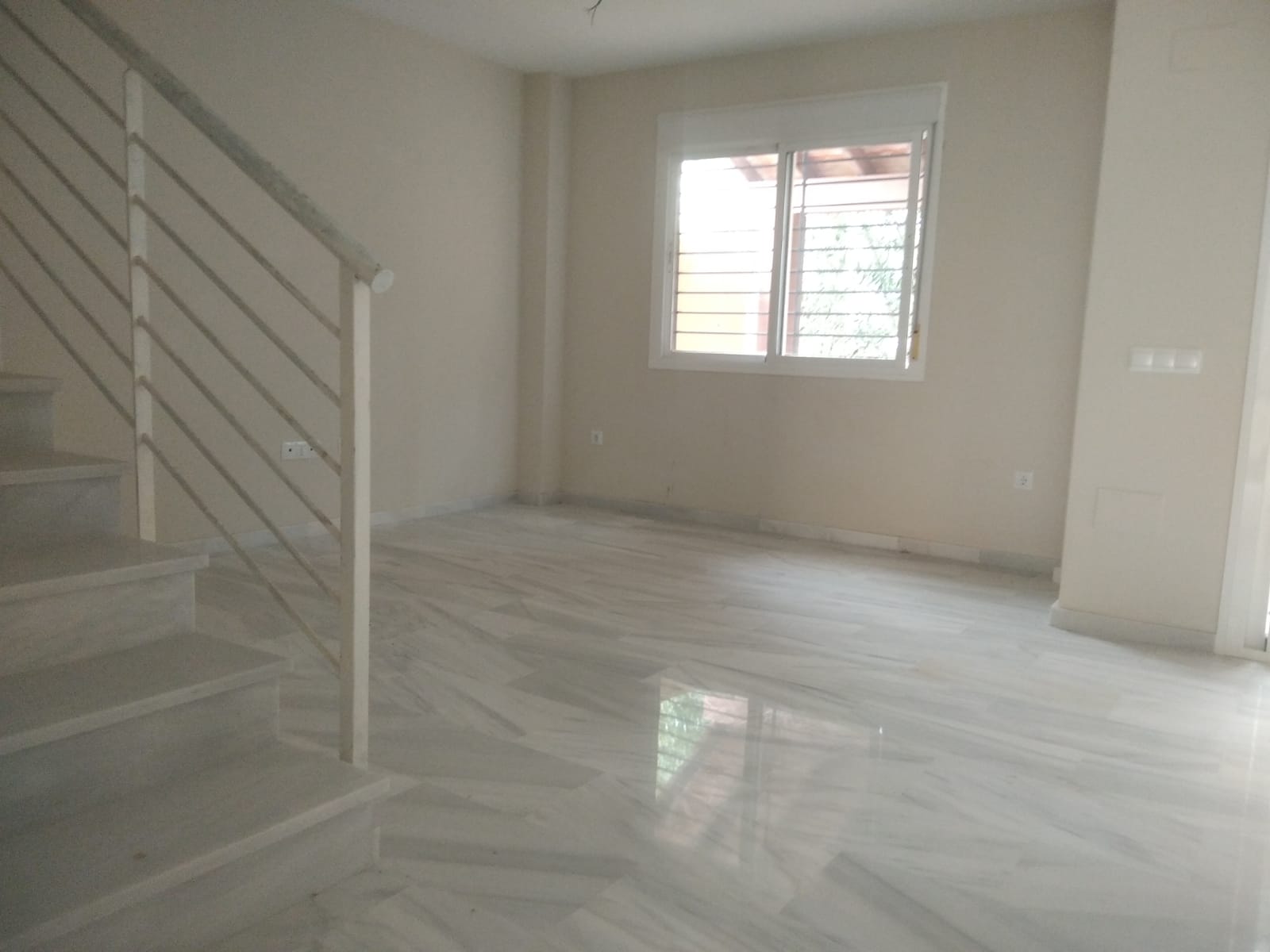 Chalet adosado en venta en calle Adarves de Calypso