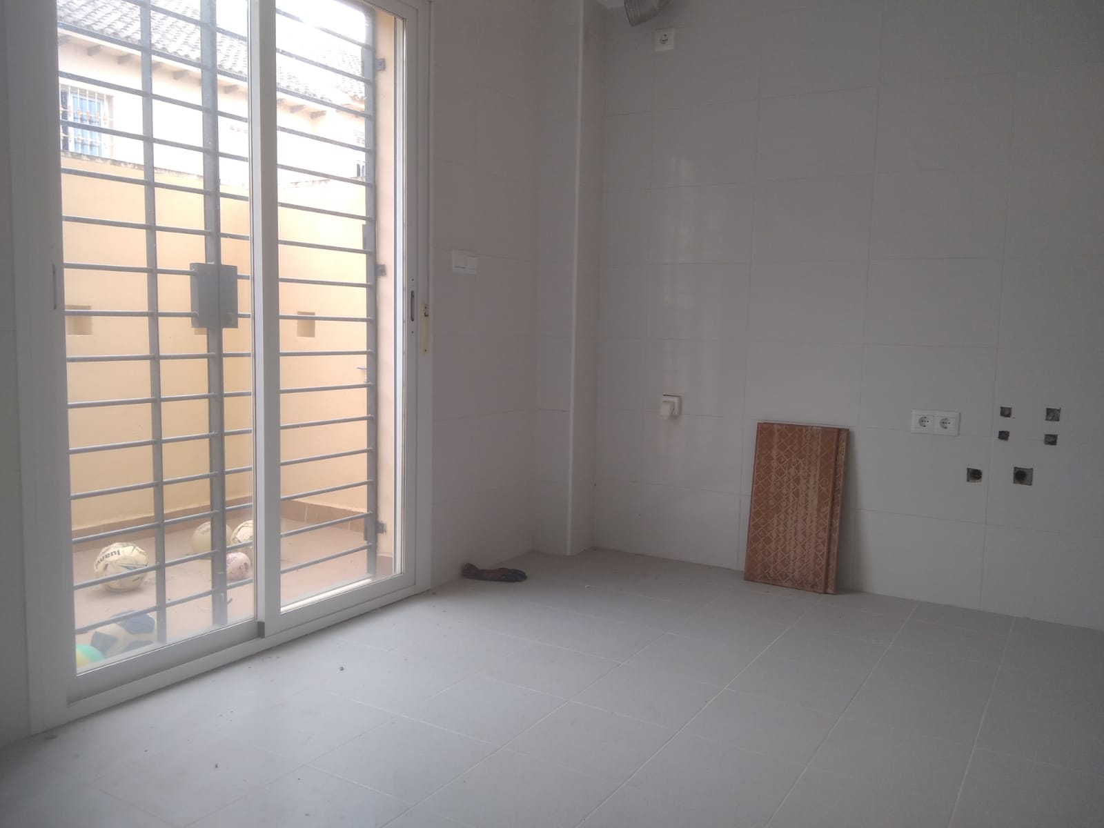 Chalet adosado en venta en calle Adarves de Calypso