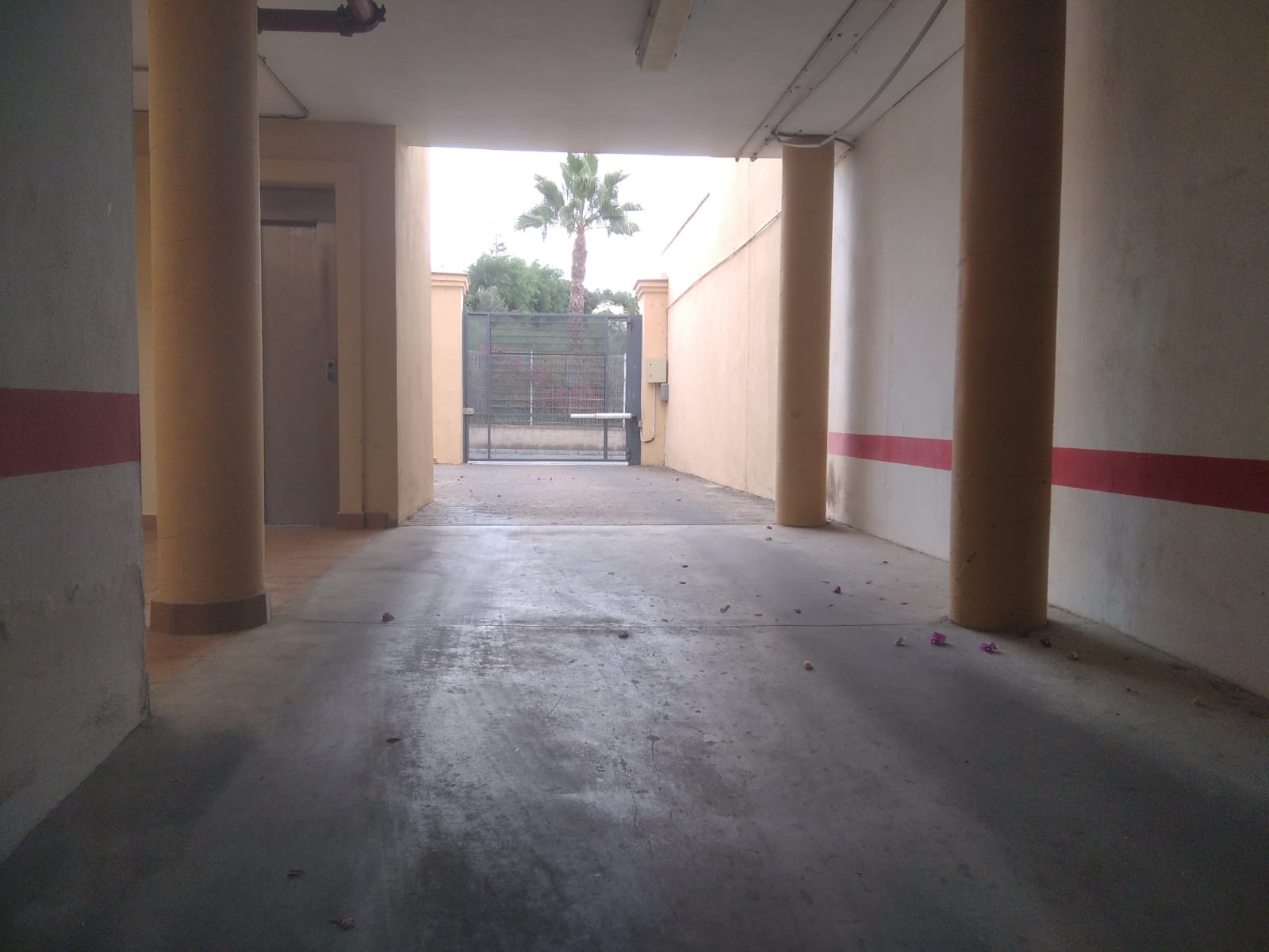 Chalet adosado en venta en calle Adarves de Calypso