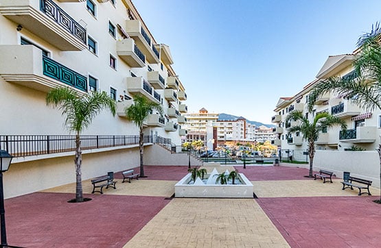 Local en venta en avda Carlos Cano. Ed. las Piramides