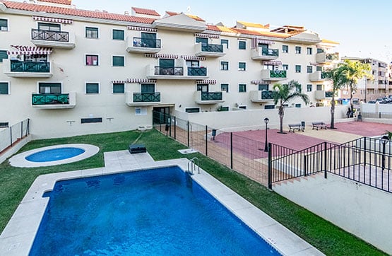 Local en venta en avda Carlos Cano. Ed. las Piramides