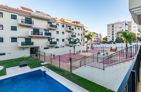 Local en venta en avda Carlos Cano. Ed. las Piramides