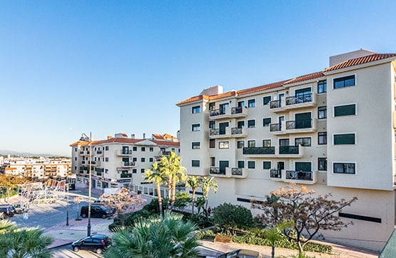 Local en venta en avda Carlos Cano. Ed. las Piramides