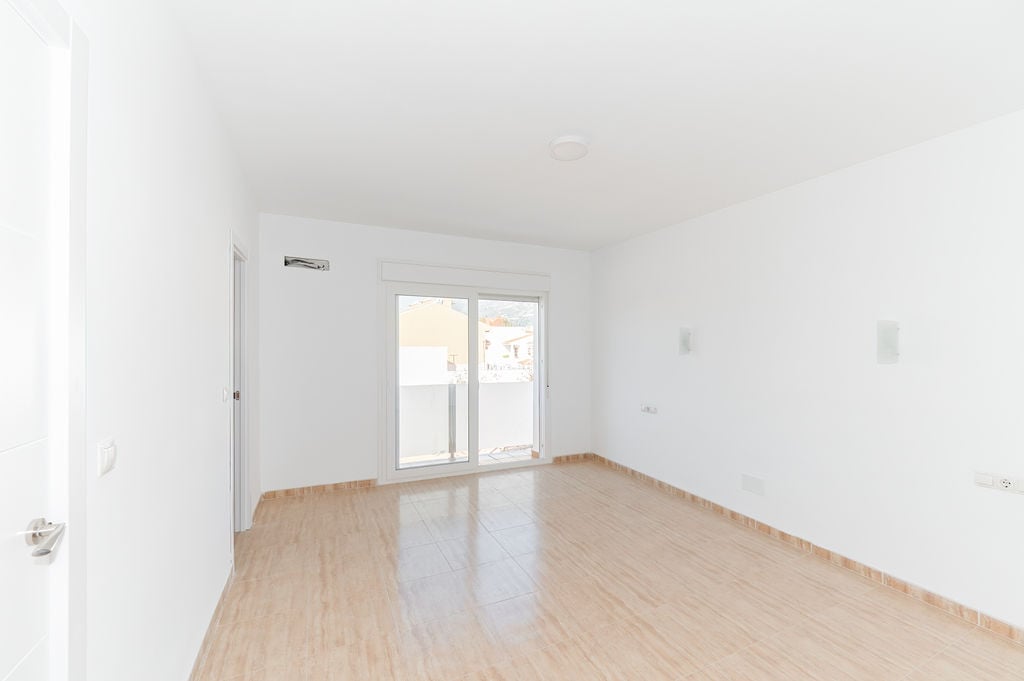 Chalet adosado en venta en calle Manolete