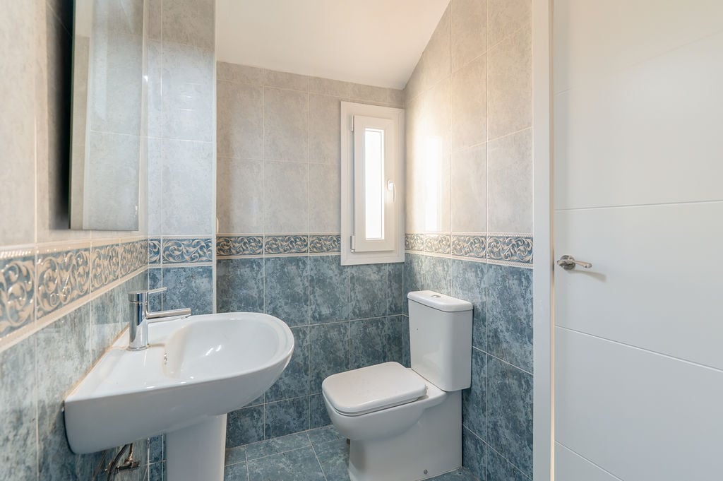 Chalet adosado en venta en calle Manolete