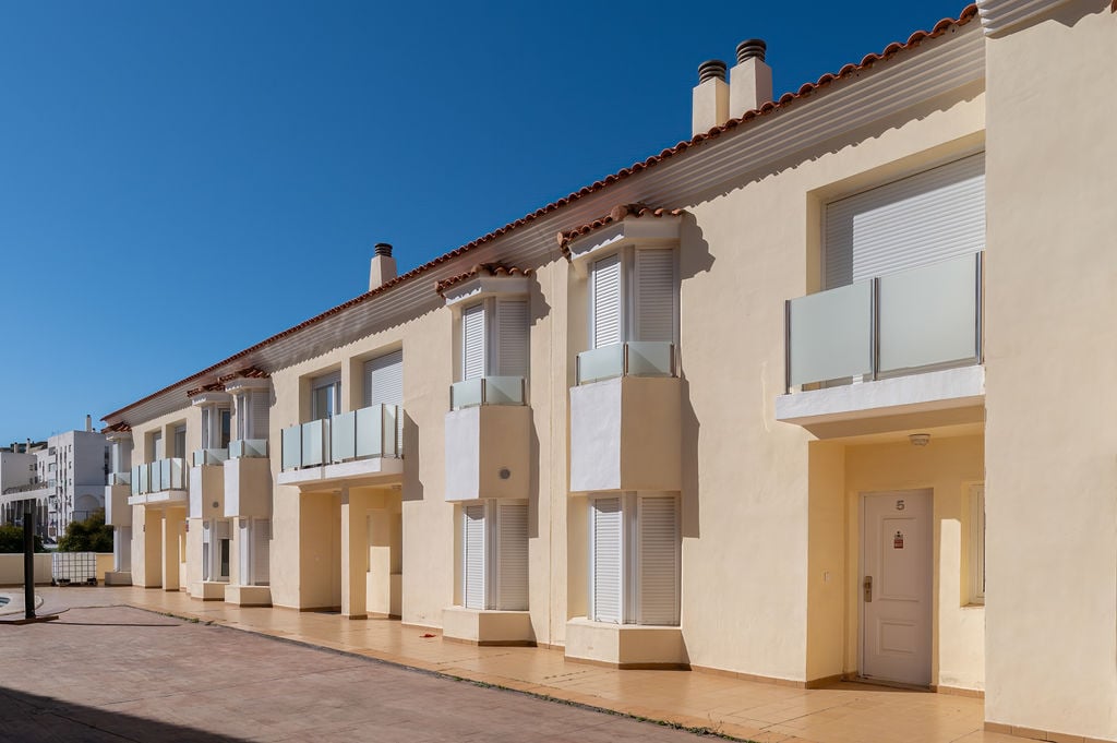 Chalet adosado en venta en calle Manolete