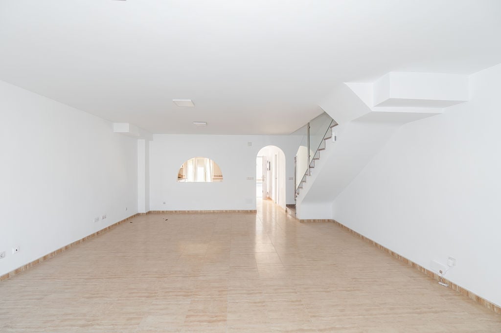 Chalet adosado en venta en calle Manolete