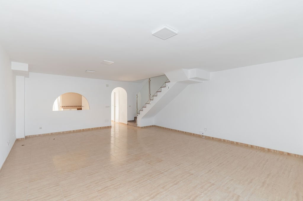 Chalet adosado en venta en calle Manolete
