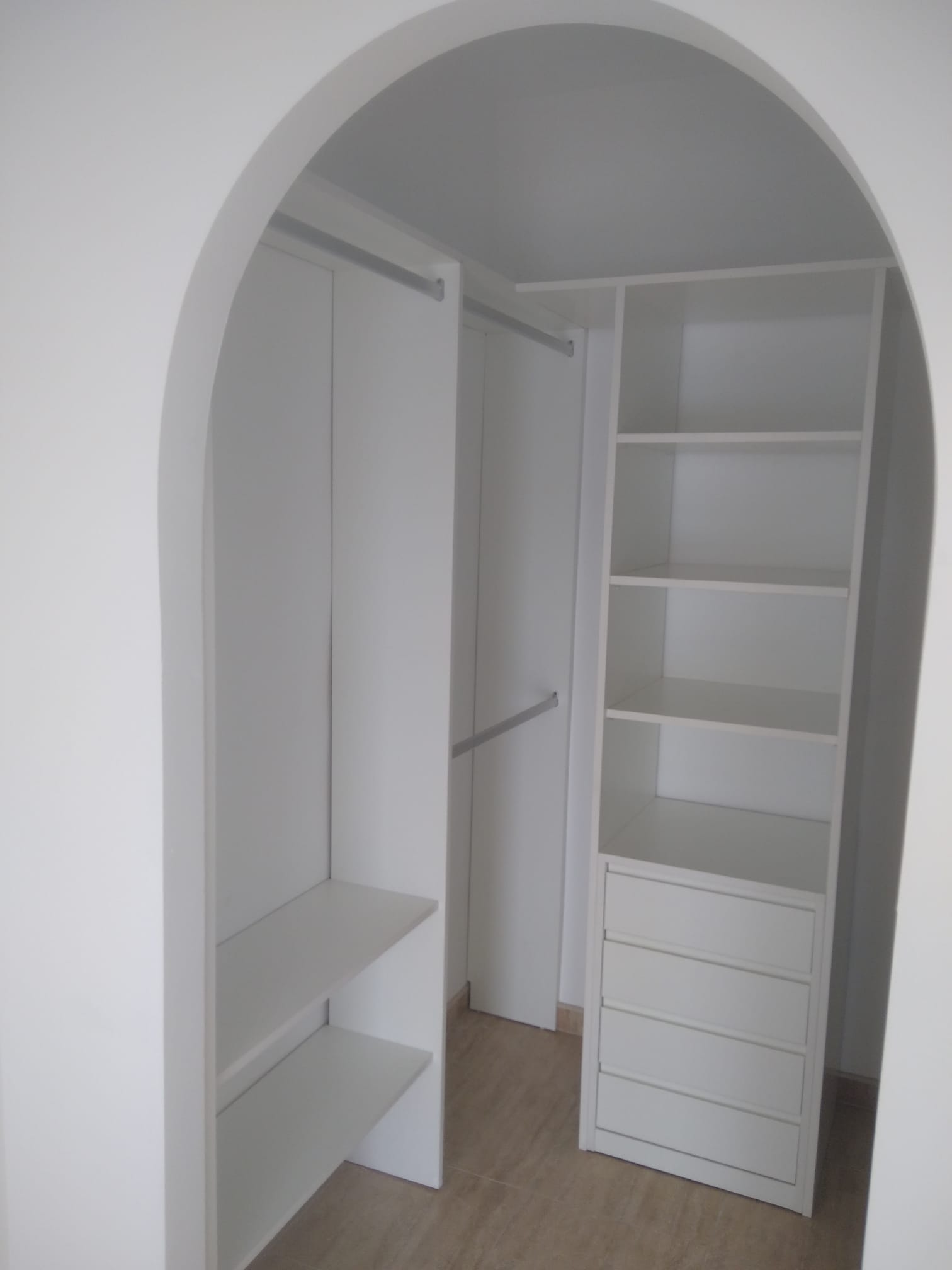 Chalet adosado en venta en calle Manolete