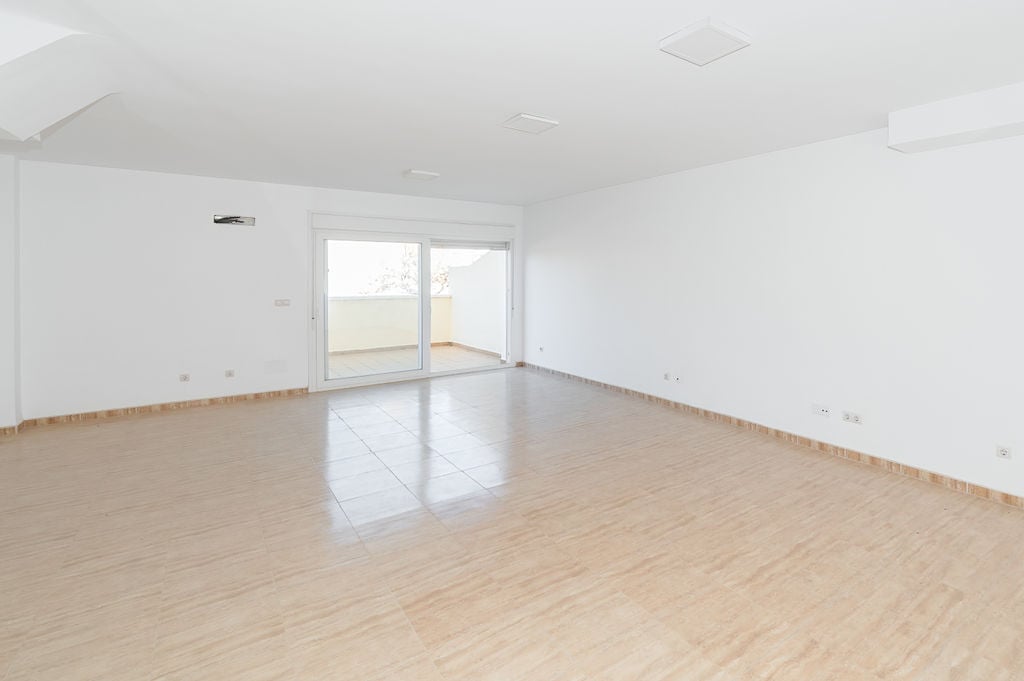 Chalet adosado en venta en calle Manolete