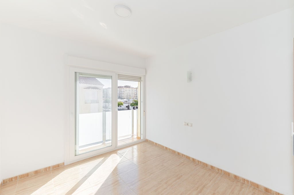 Chalet adosado en venta en calle Manolete