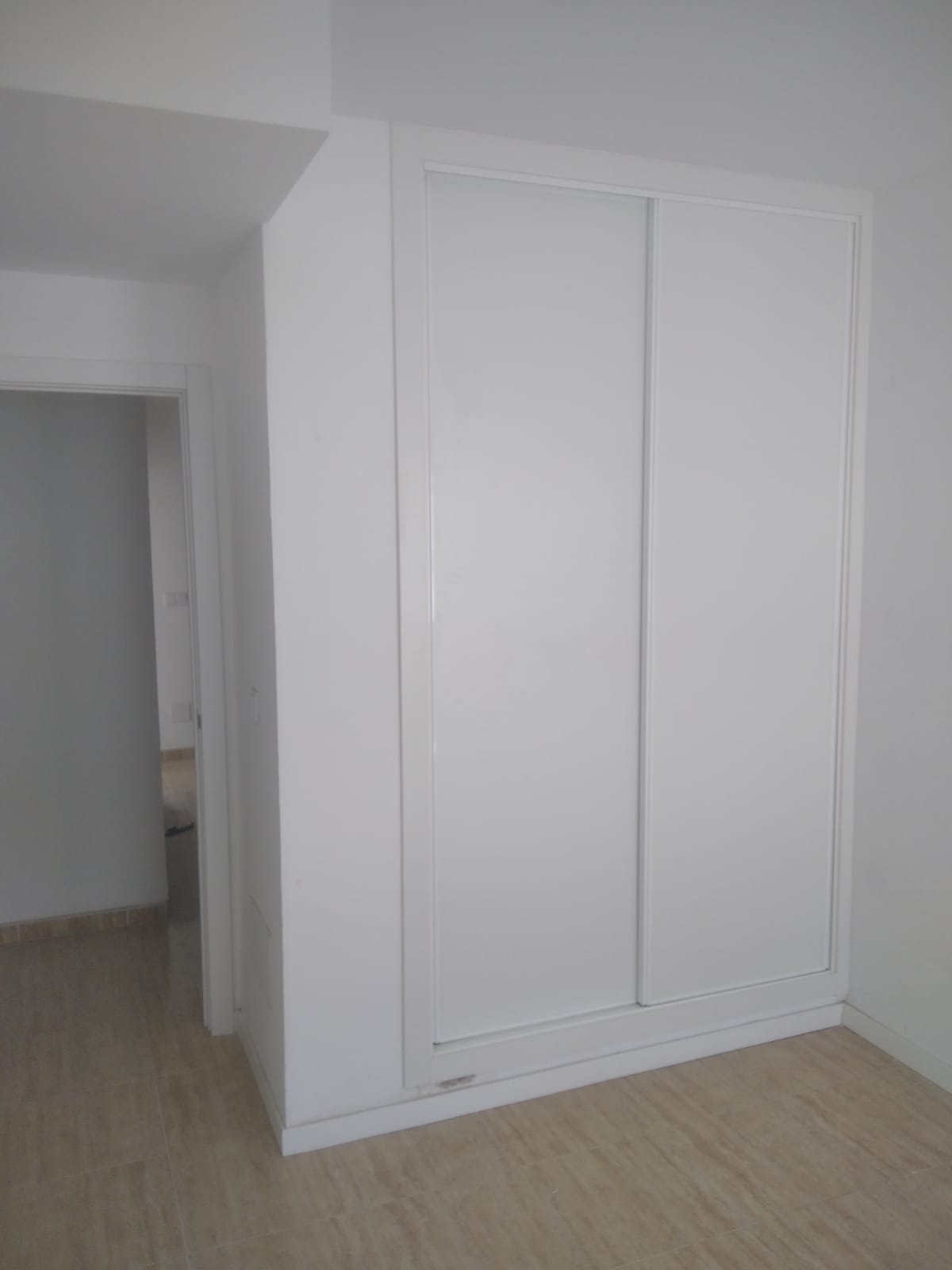 Chalet adosado en venta en calle Manolete