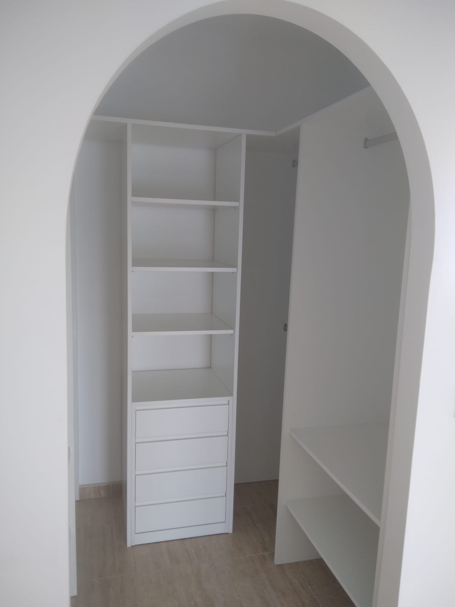 Chalet adosado en venta en calle Manolete