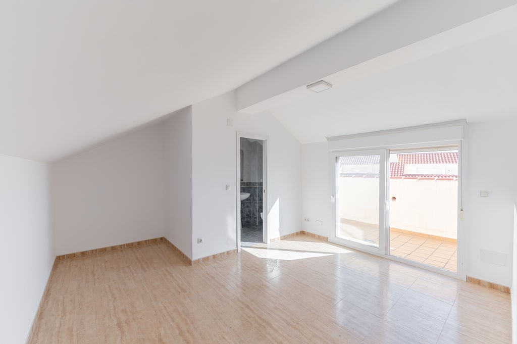 Chalet adosado en venta en calle Manolete
