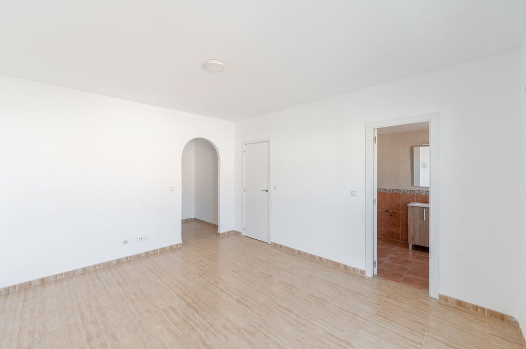 Chalet adosado en venta en calle Manolete