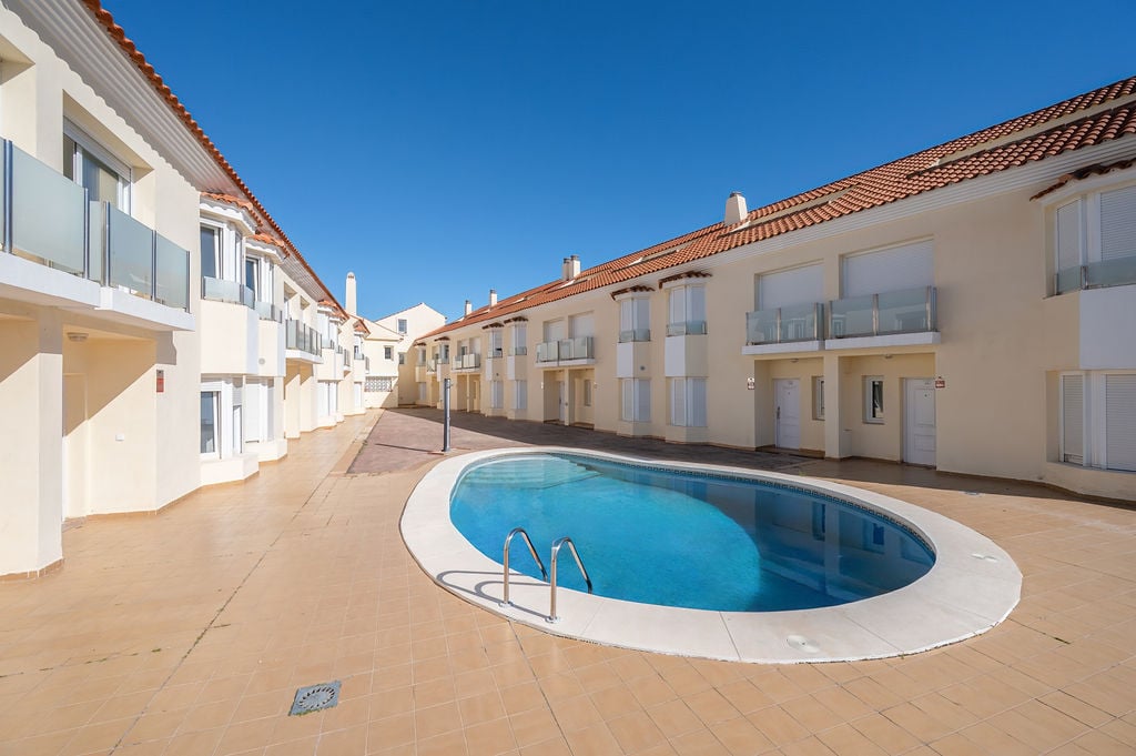 Chalet adosado en venta en calle Manolete