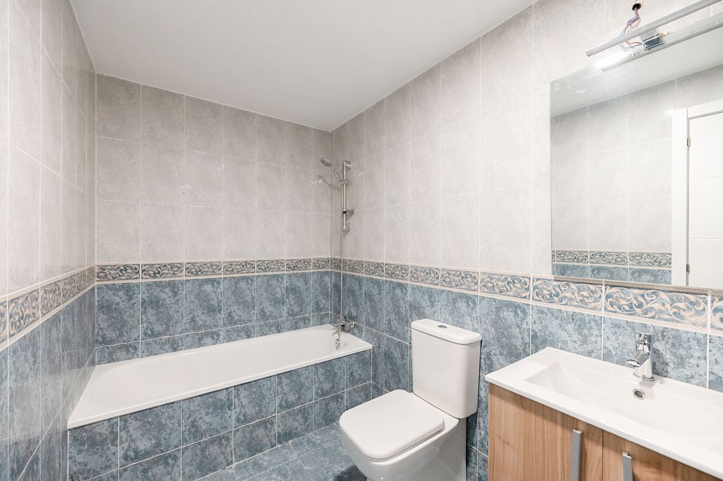 Chalet adosado en venta en calle Manolete