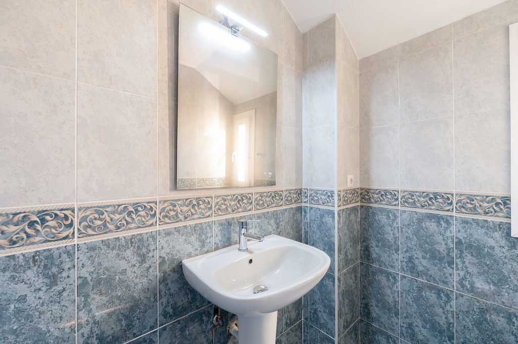 Chalet adosado en venta en calle Manolete