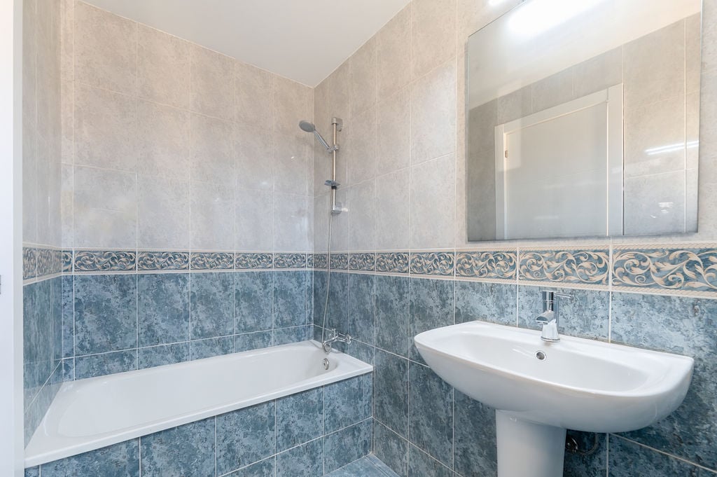 Chalet adosado en venta en calle Manolete