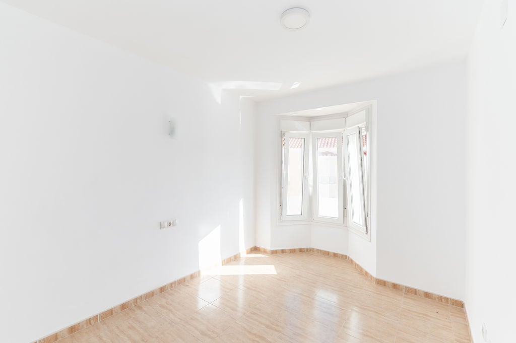 Chalet adosado en venta en calle Manolete