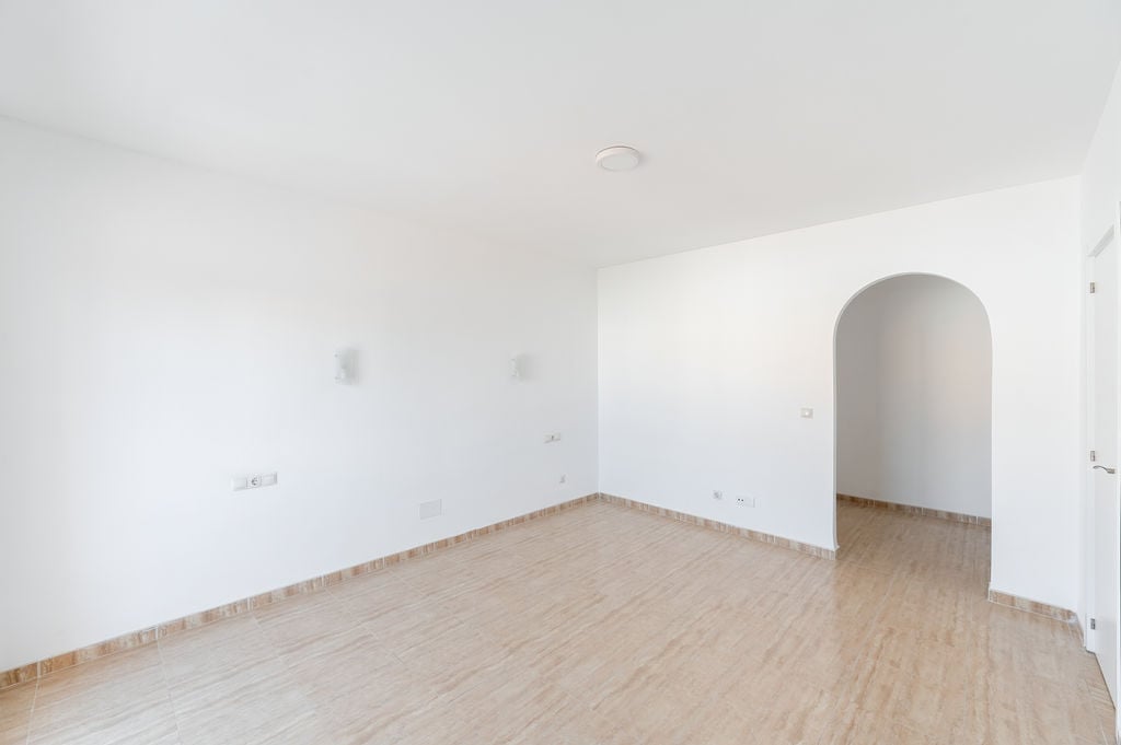 Chalet adosado en venta en calle Manolete