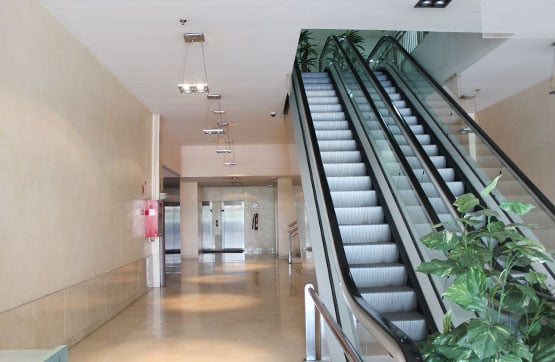 82m² Commercial premises on street Aviacion Edif.vilaser, Sevilla