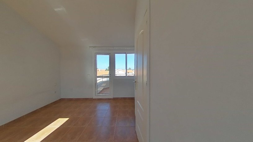 Chalet adosado en venta en calle Clavellina