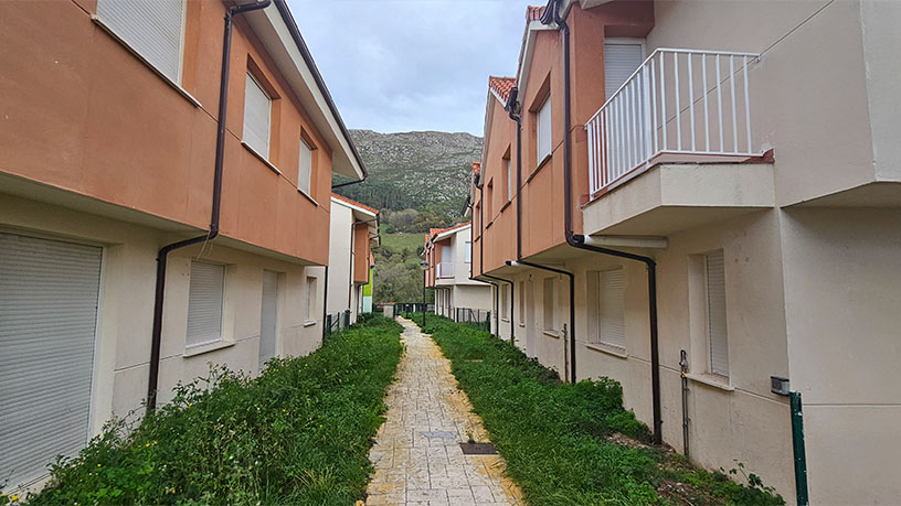 Chalet adosado en venta en calle Sovilla