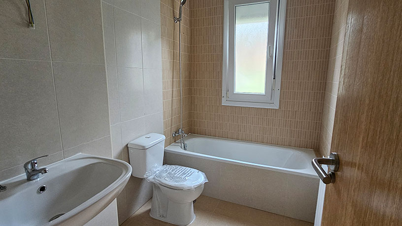 Chalet adosado en venta en calle Sovilla