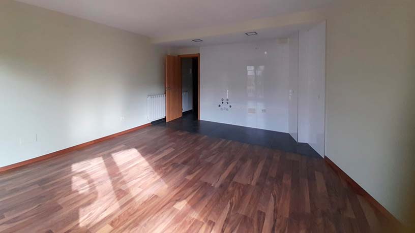 Flat for sale in calle Emiliano Alonso Sanchez Lomba, Res. Alto