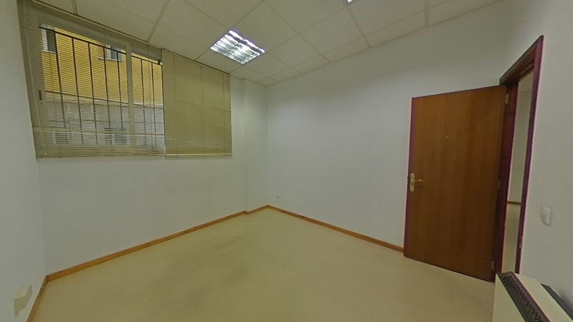 Commercial premises for sale in calle General Santiago