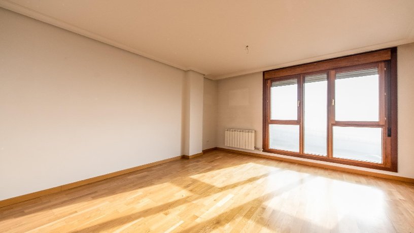 Flat for sale in calle La Galana 51