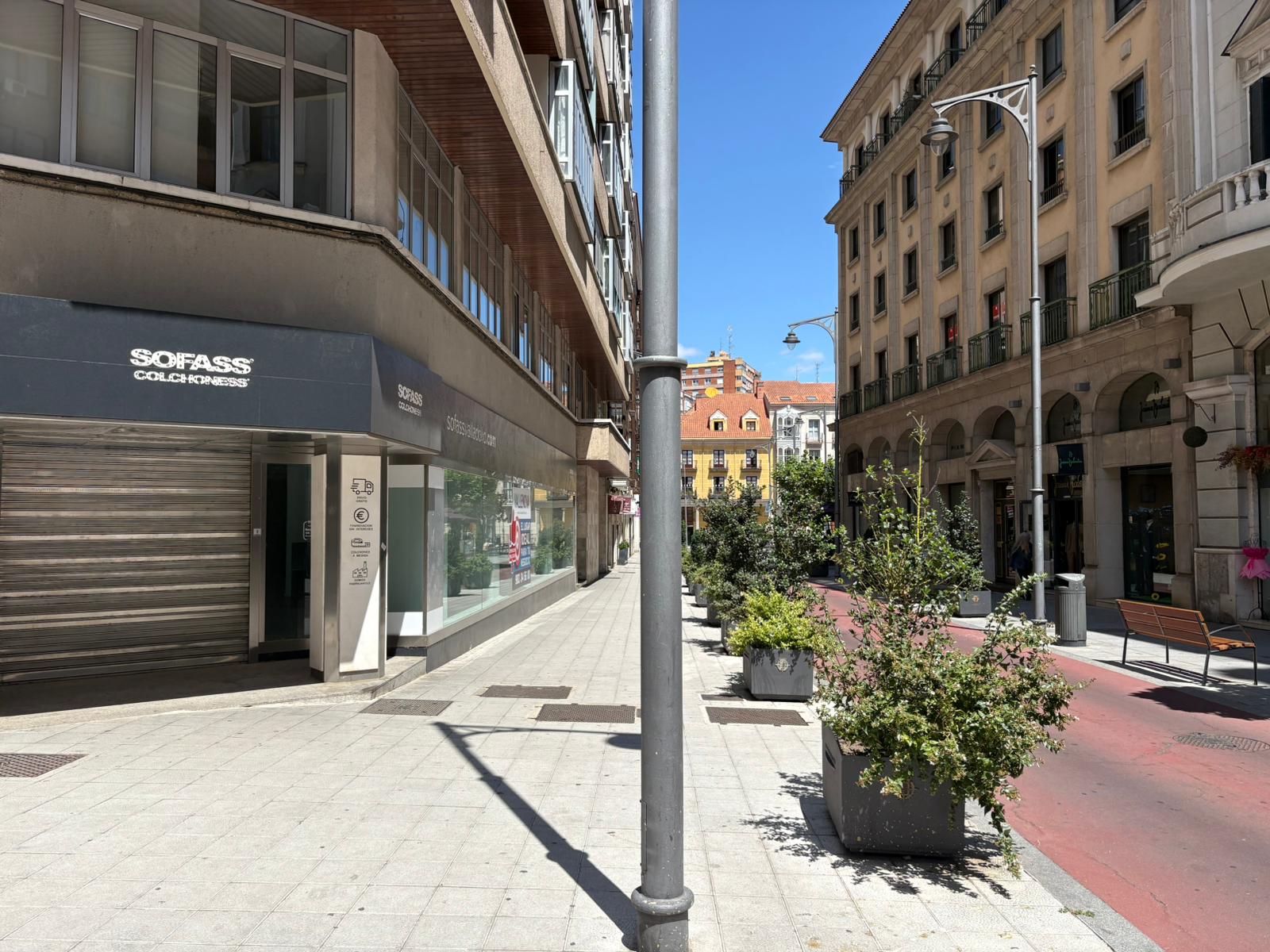 Edificio comercial en venta en calle María de Molina