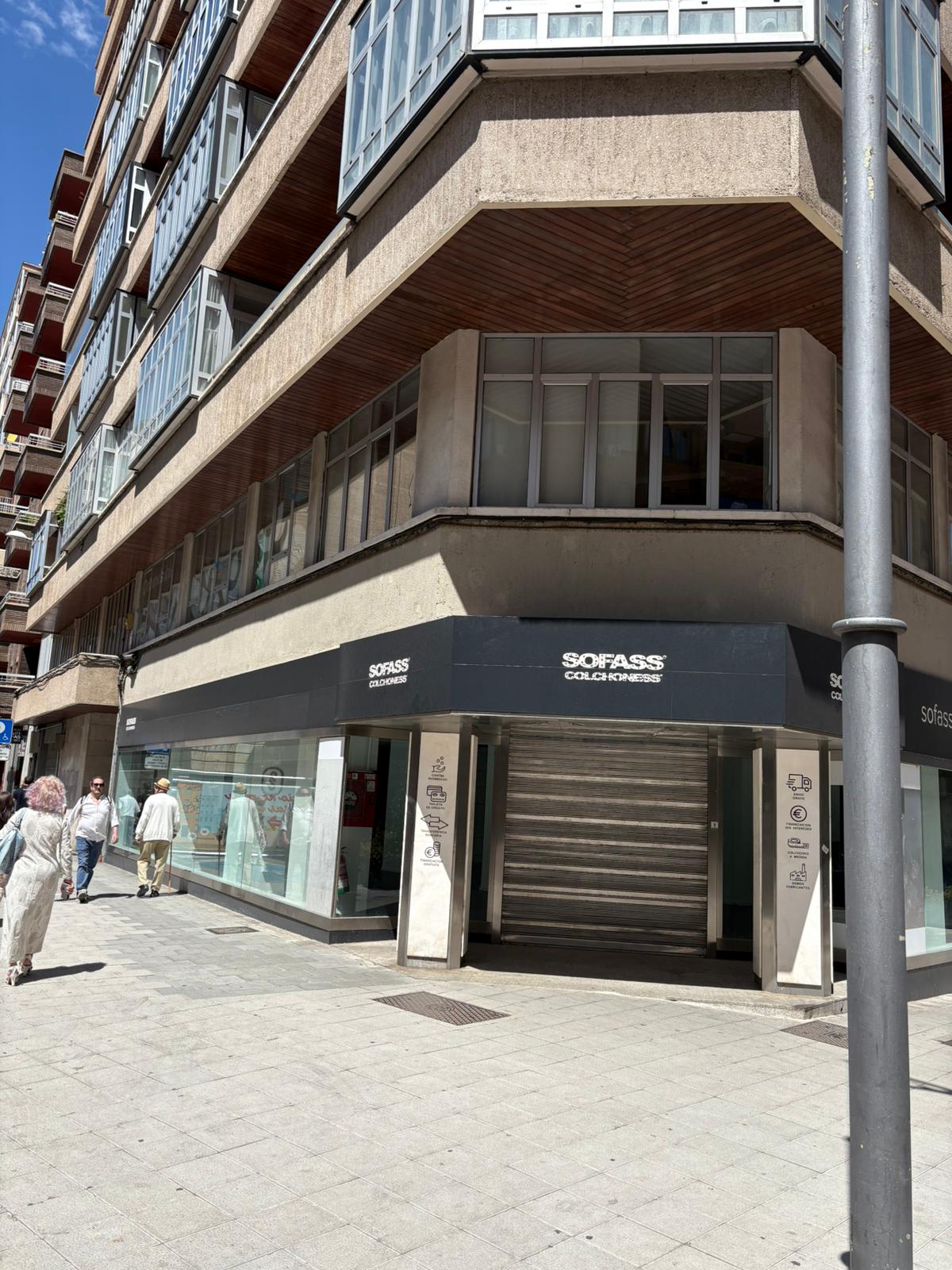 Edificio comercial en venta en calle María de Molina