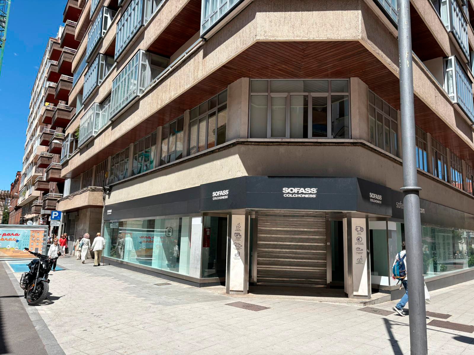Edificio comercial en venta en calle María de Molina