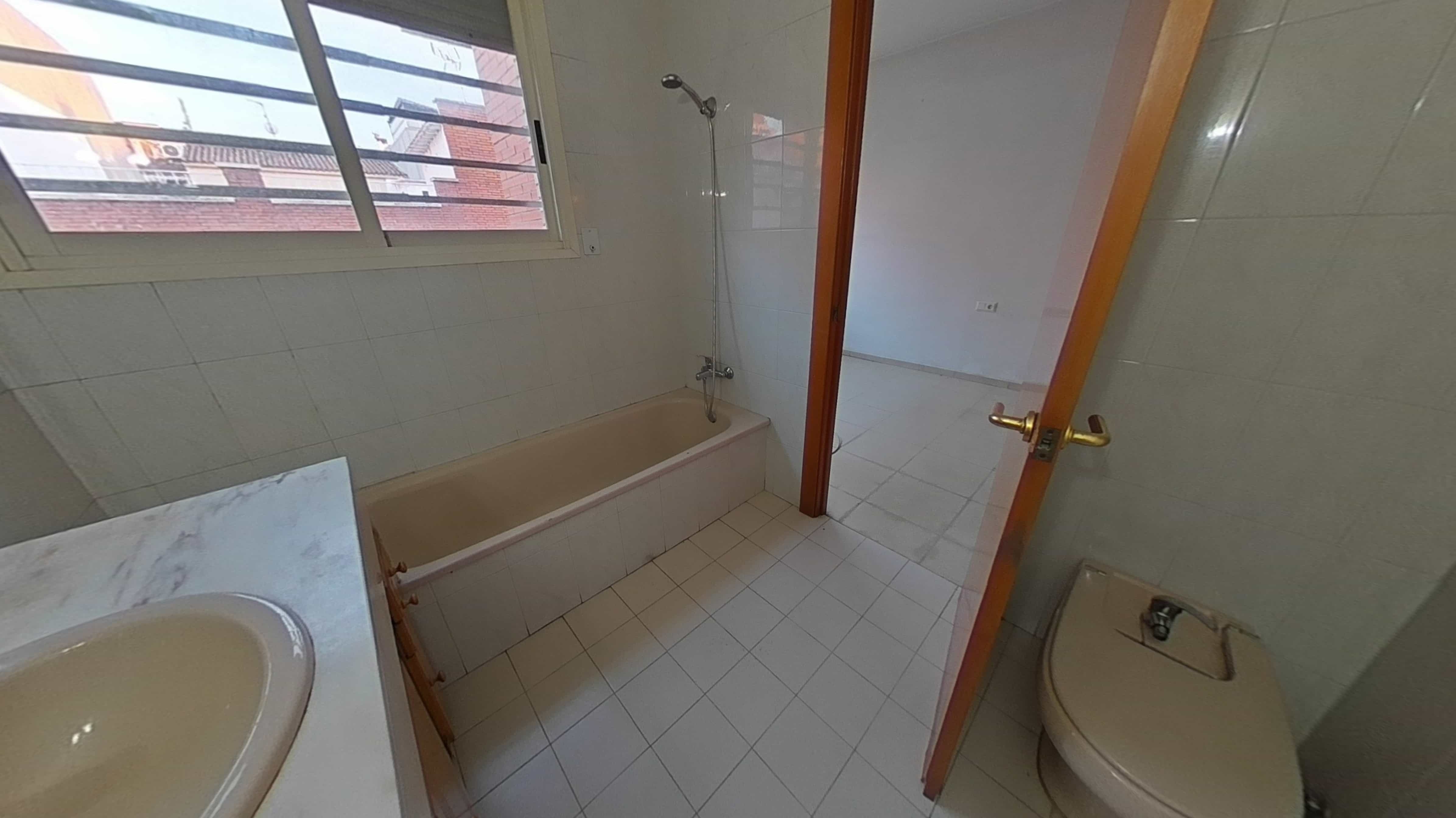 Chalet adosado en venta en calle Gavà
